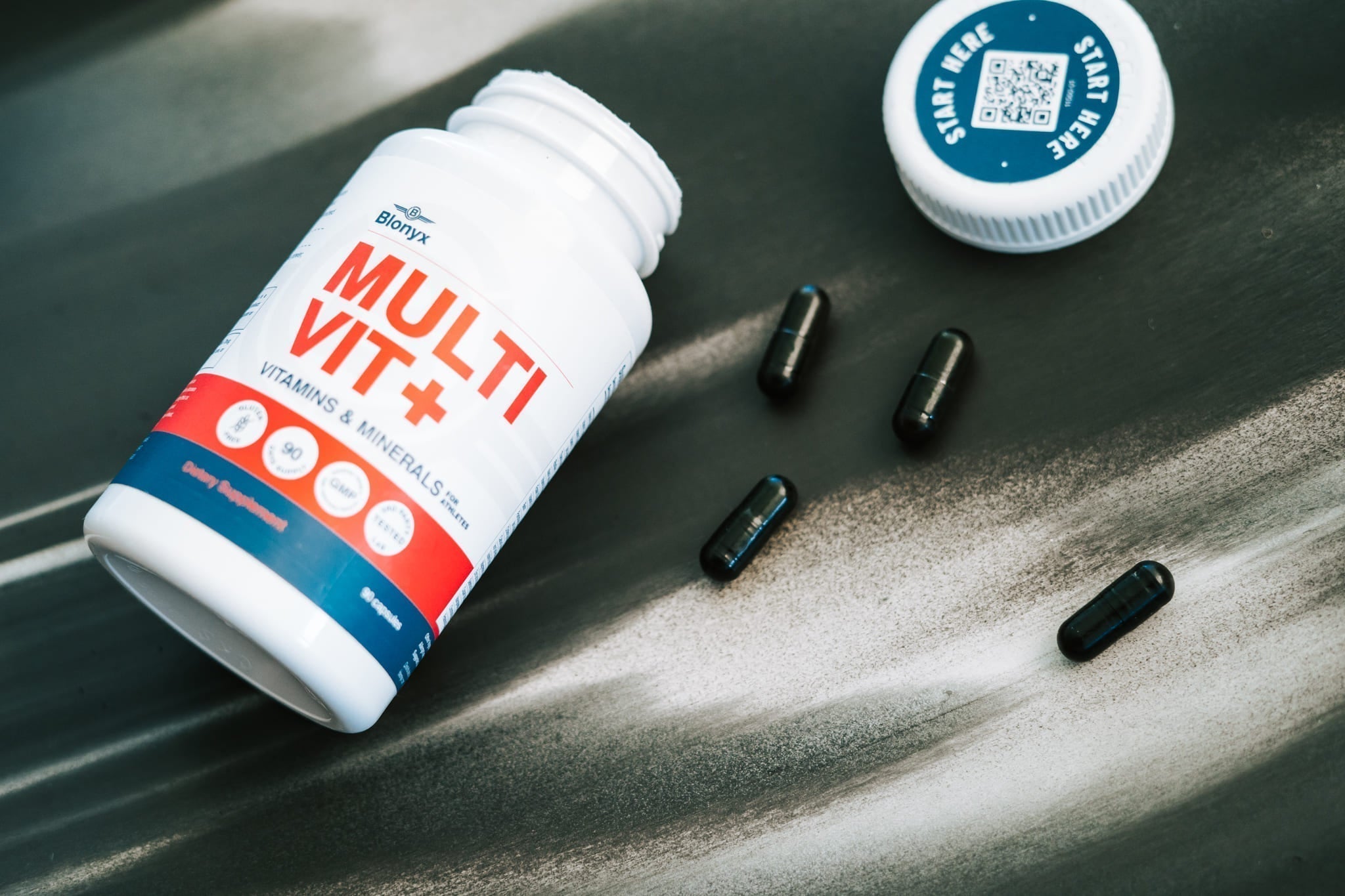 Blonyx Multivit+ and capsules