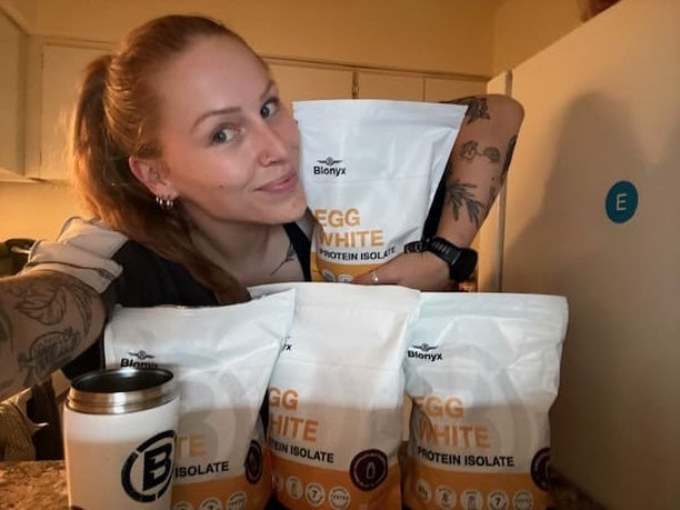 Kensi with 4 bags of Blonyx Egg White Protein Isolate