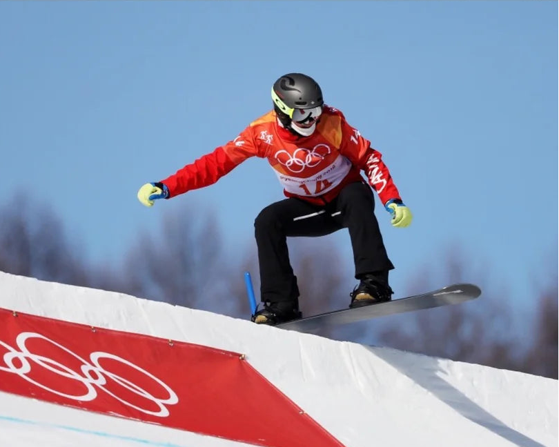 Tess Critchlow snowboarding at the Olympics