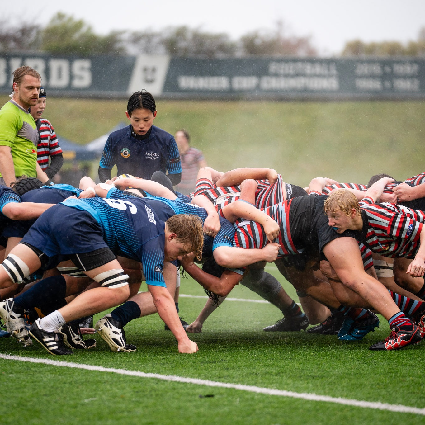 Two rugby teams going head to head on the pitch