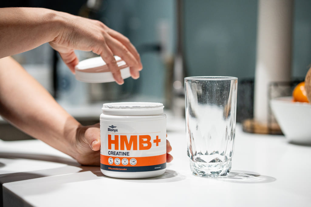 Blonyx HMB+ Creatine being Opened