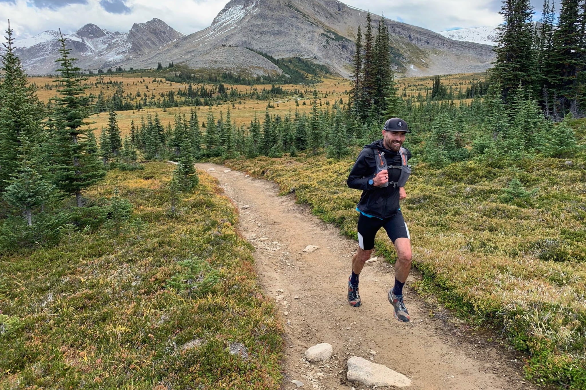 Jacob Puzey running a trail