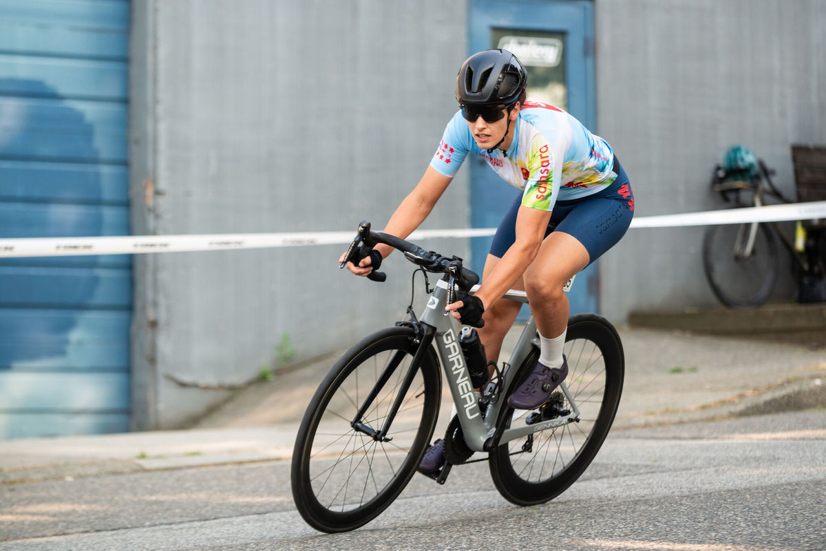 Blonyx Athlete Lauren Fridman racing in her Samsara cycling kit.